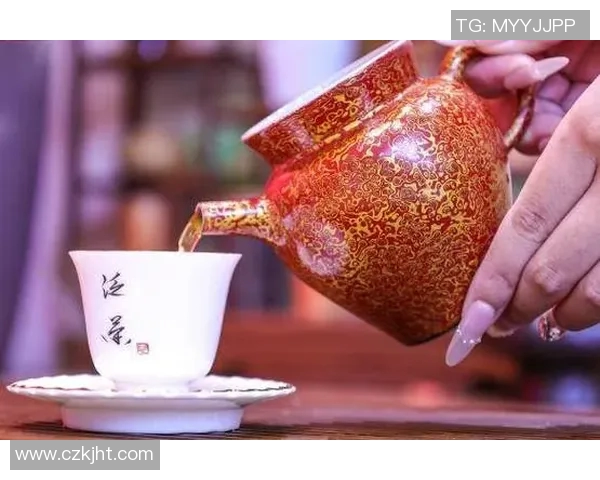 茶具的艺术与文化传承：品味千年茶道背后的匠心与智慧